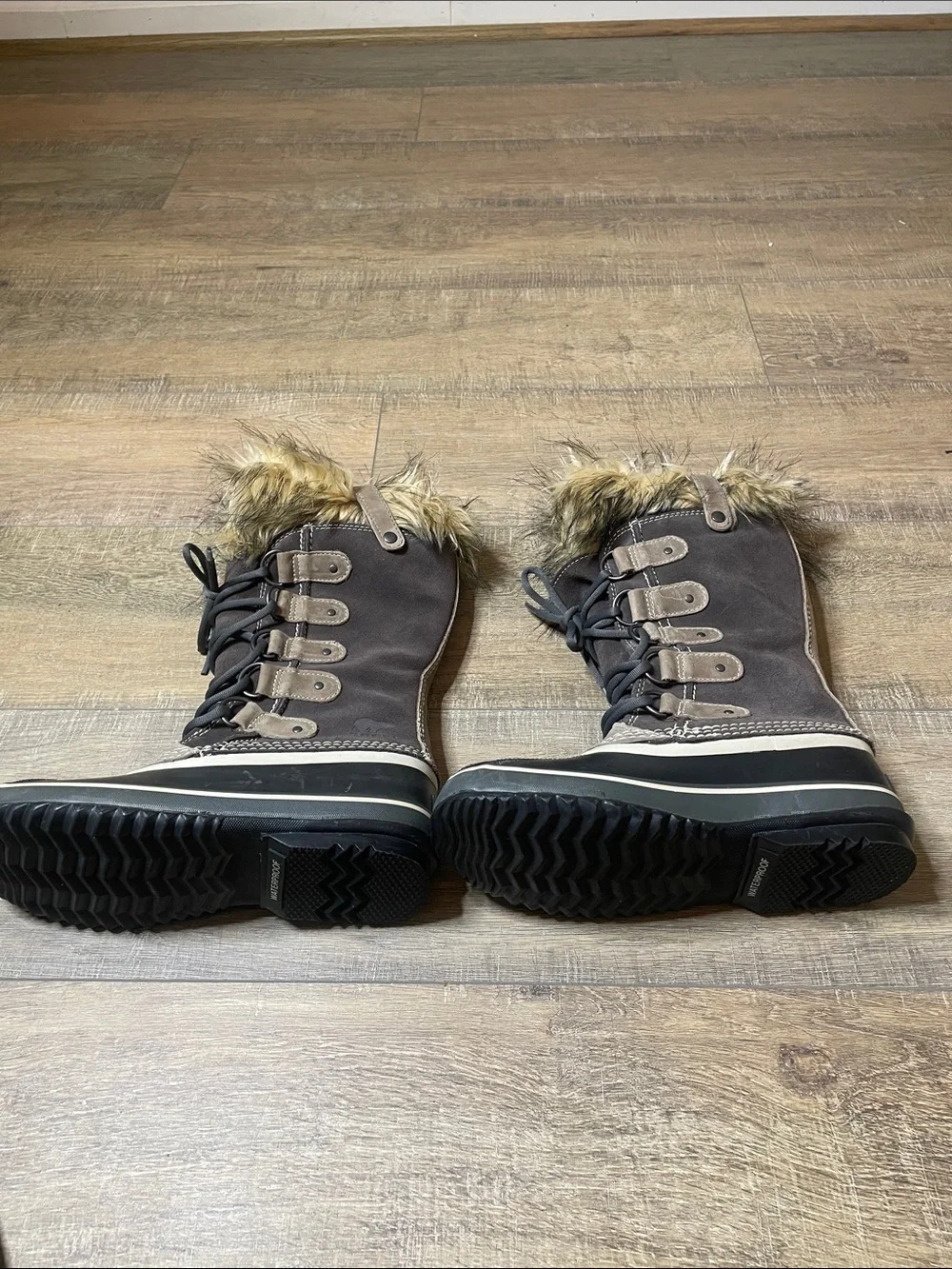 Sorel Joan Women’s Faux Fur Trim Winter Snow Boots in Brown and Black Size 7